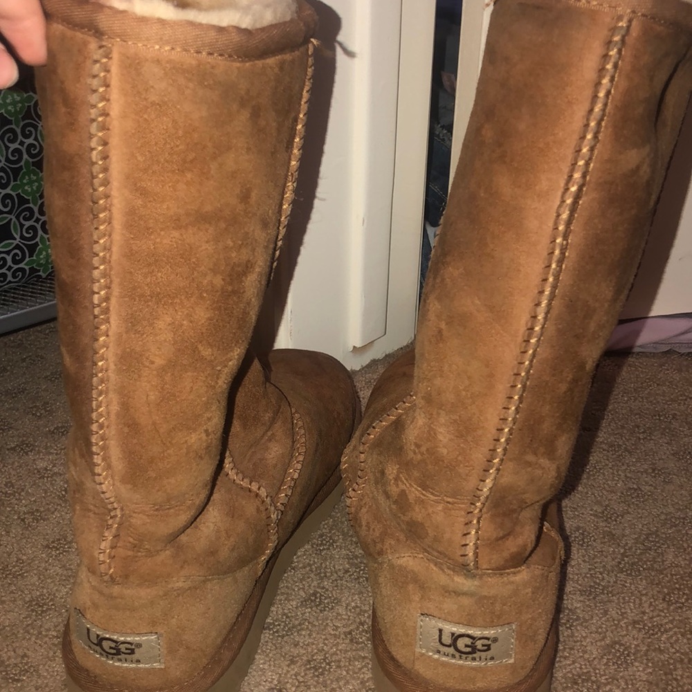 Tan uggs